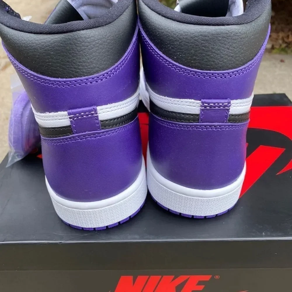 Air Jordan 1 Retro High OG Court Purple Size 8.5 Mens. 555088-500